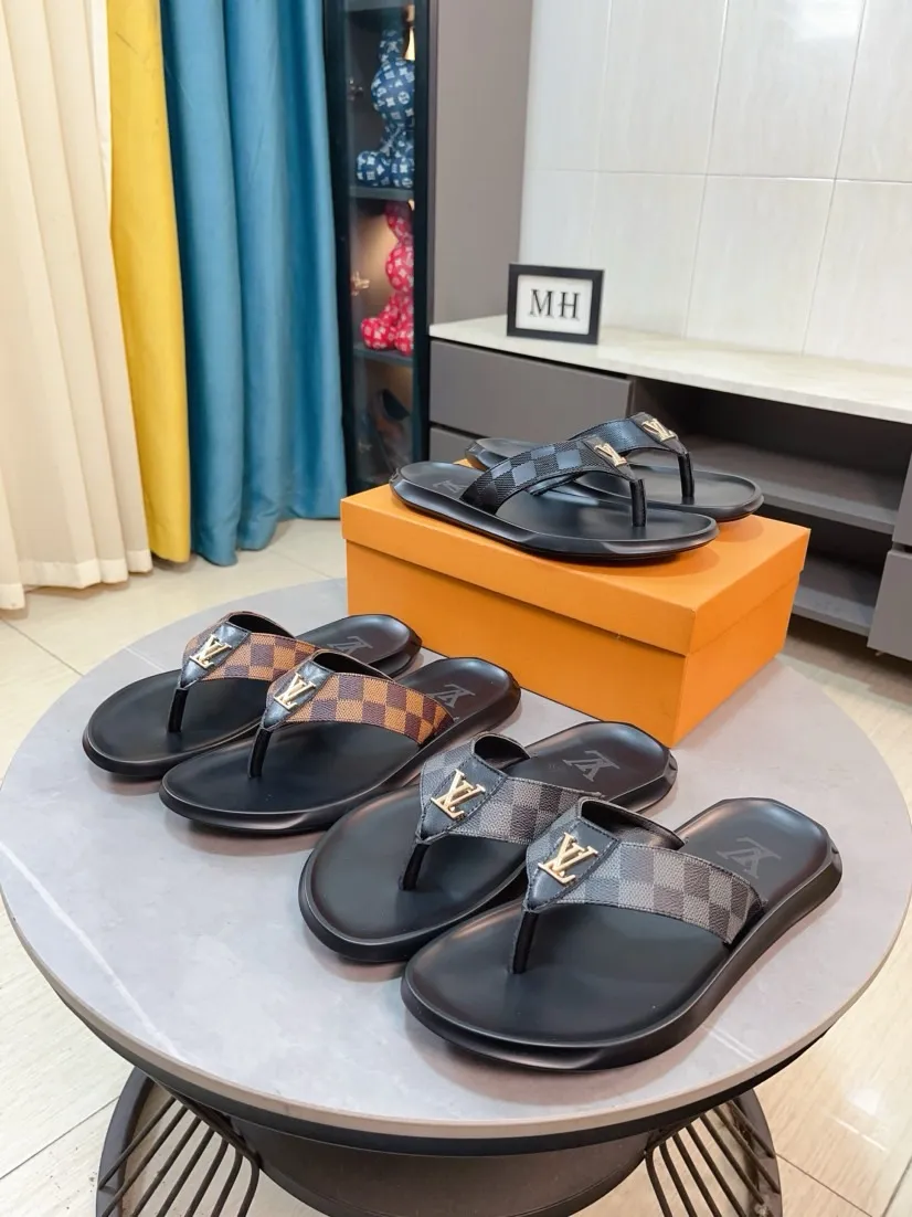 Men's shoes 💰260🌹🌹 (lv-Louis Vuitton) new men's sandals, high-end boutique, exquisite embossed logo decoration on the upper, fine workmanship, super soft soles, casual, loose and comfortable, a must-have in summer! \nsize：38-44